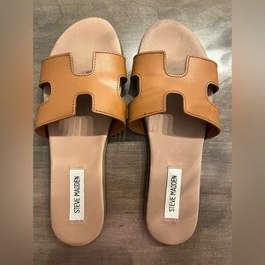 Steve Madden Hoku flat sandal 9.5